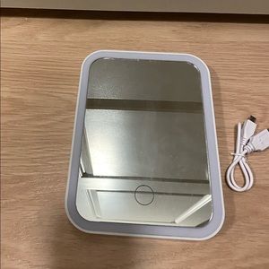 Makeup mirror rechargeable